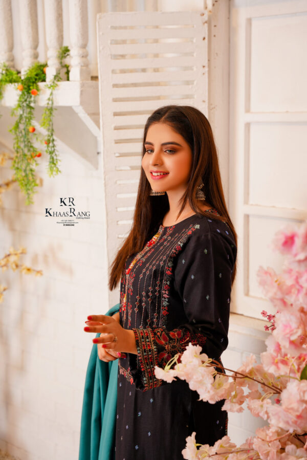 Shaam Rang – 3 Piece Embroidered Lawn Suit
